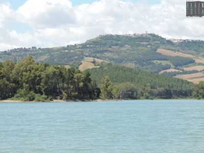 Da qui � possibile anche intravedere la collina sulla quale giace il paese di Miglionico